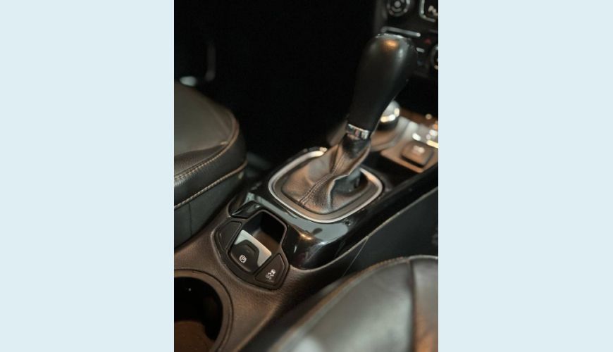 JEEP COMPASS 2.0 16V DIESEL LIMITED 4X4 AUT. - BRANCO - 2018 Foto 9 (Grande)
