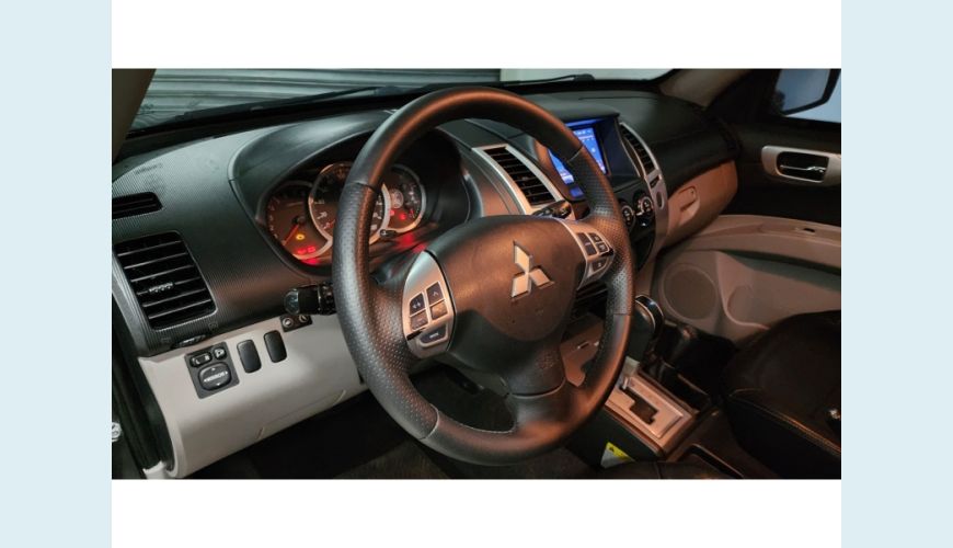 MITSUBISHI PAJERO DAKAR 3.5 HPE 7 LUGARES 4X4 V6 24V FLEX 4P AUT. - N/D - 2013 Foto 9 (Grande)