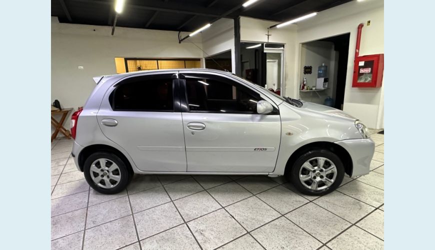 TOYOTA ETIOS 1.3 XS 16V FLEX 4P MANUAL - N/D - 2013 Foto 9 (Grande)