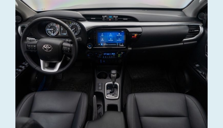 TOYOTA HILUX 2.8 D-4D TURBO DIESEL CD SRV 4X4 AUT. - PRATA - 2024 Foto 9 (Grande)