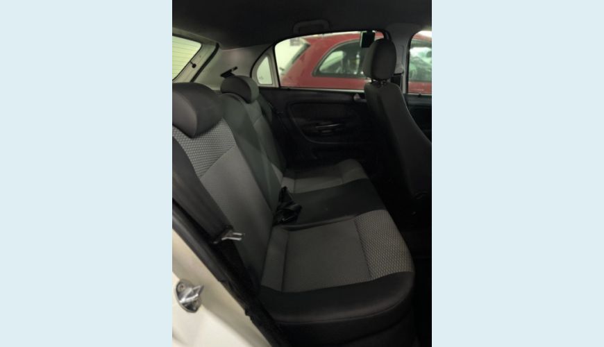 VOLKSWAGEN GOL 1.0 MI 8V FLEX 4P MANUAL G.V - BRANCO - 2012 Foto 9 (Grande)