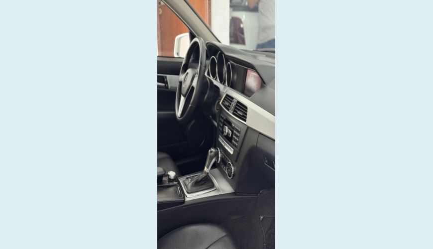MERCEDES-BENZ C 200 1.8 CGI AVANTGARDE 16V 4P AUT. - BRANCO - 2014 Foto 9 (Grande)