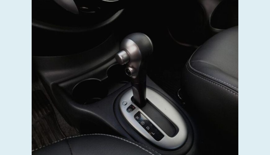 NISSAN VERSA 1.6 16V FLEXSTART V-DRIVE PREMIUM XTRONIC - BRANCO - 2021 Foto 9 (Grande)