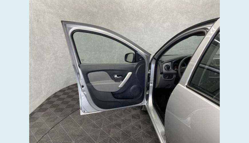 RENAULT LOGAN EXPRESSION 1.6 16V SCE FLEX - PRATA - 2019 Foto 9 (Grande)