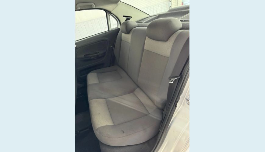 VOLKSWAGEN VOYAGE 1.0 MI 8V FLEX 4P MANUAL - PRATA - 2010 Foto 9 (Grande)