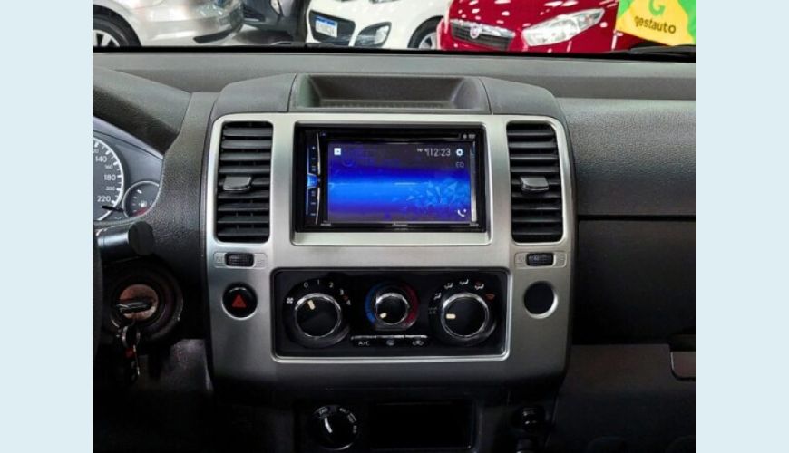 NISSAN FRONTIER 2.5 SV ATTACK 4X4 CD TURBO ELETRONIC DIESEL 4P MANUAL - PRETO - 2014 Foto 9 (Grande)