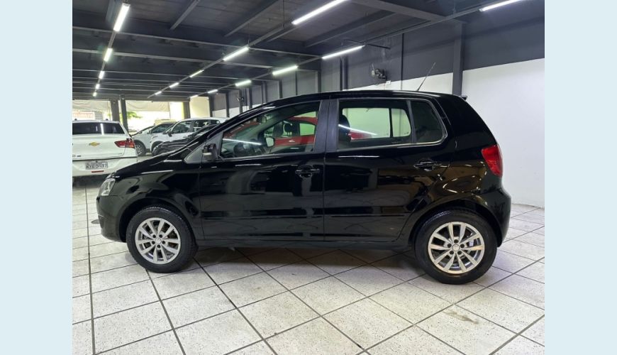 VOLKSWAGEN FOX 1.0 MI 8V FLEX 4P MANUAL - N/D - 2014 Foto 9 (Grande)