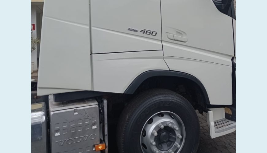 VOLVO FH-460 GLOBETROTTER 8X2 2P (DIESEL)(E5) - BRANCO - 2018 Foto 9 (Grande)