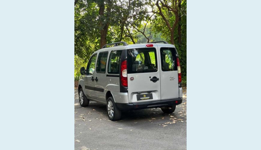 FIAT DOBLO ESSENCE 1.8 7L FLEX - PRATA - 2019 Foto 9 (Grande)