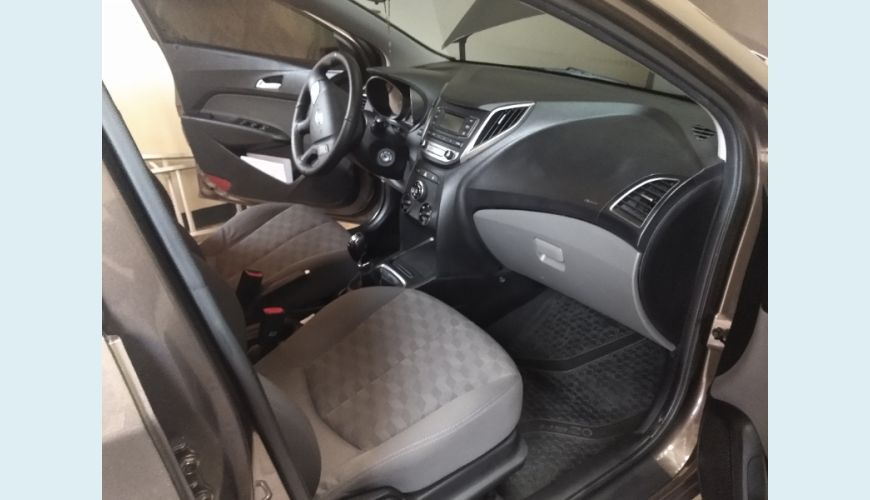 HYUNDAI HB 20S C.PLUS/C.STYLE 1.6 FLEX 16V MEC.4P - MARROM - 2017 Foto 9 (Grande)