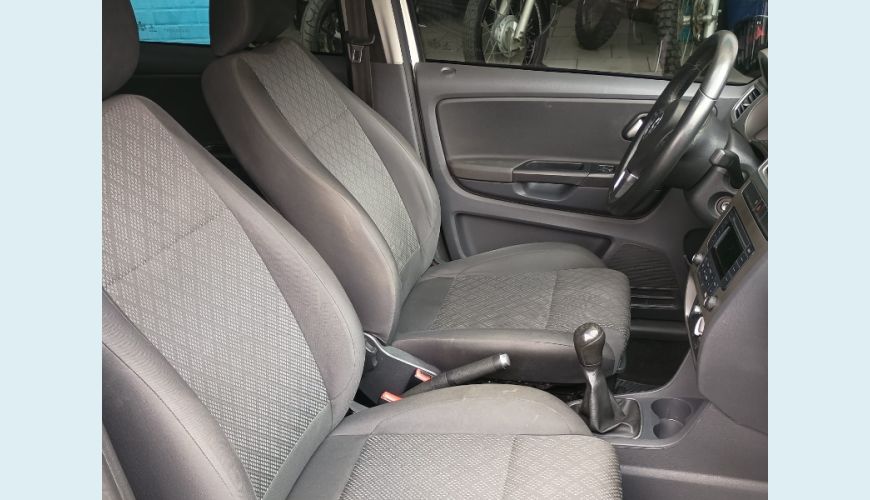 VOLKSWAGEN FOX TRENDLINE 1.0 FLEX 8V 5P - BRANCO - 2015 Foto 9 (Grande)
