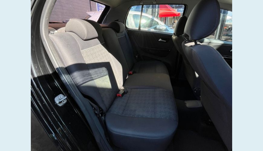 VOLKSWAGEN FOX COMFORTLINE 1.0 FLEX 12V 5P - PRETO - 2017 Foto 9 (Grande)