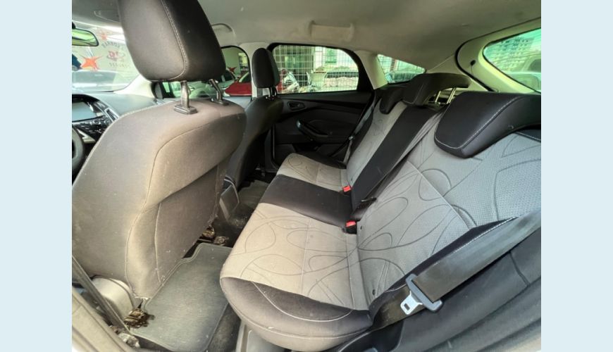 FORD FOCUS 1.6 S/SE/SE PLUS FLEX 8V/16V 5P - BRANCO - 2015 Foto 9 (Grande)