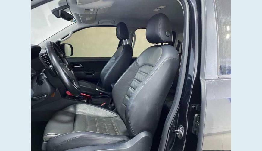 VOLKSWAGEN AMAROK 2.0 CD 4X4 TDI HIGHLINE AUT. - PRETO - 2018 Foto 9 (Grande)