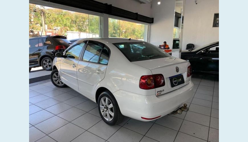 VOLKSWAGEN POLO SEDAN 2.0 8V (COMFORTLINE) 4P - BRANCO - 2013 Foto 9 (Grande)