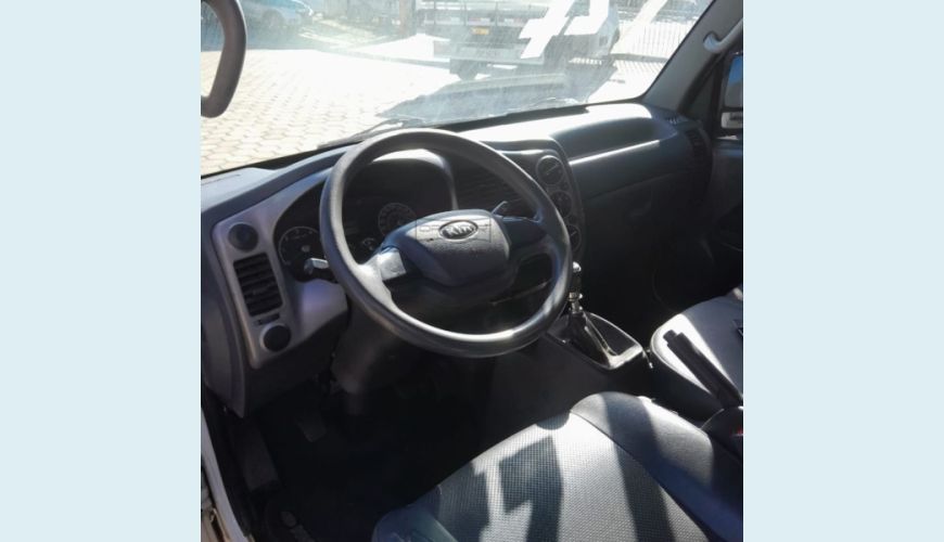 KIA BONGO 2.5 K-2500 4X2 CS TURBO DIESEL 2P MANUAL - BRANCO - 2014 Foto 9 (Grande)