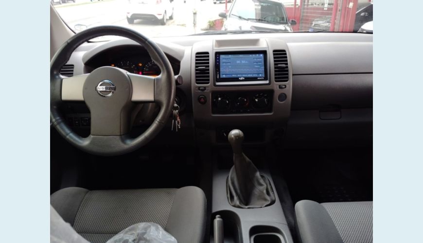 NISSAN FRONTIER XE 4X4 2.5 16V CD - PRETO - 2011 Foto 9 (Grande)
