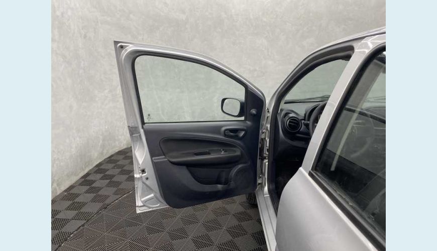 FIAT UNO ATTRACTIVE 1.0 - PRATA - 2021 Foto 9 (Grande)