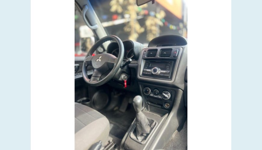 MITSUBISHI PAJERO TR4 - PRATA - 2013 Foto 9 (Grande)