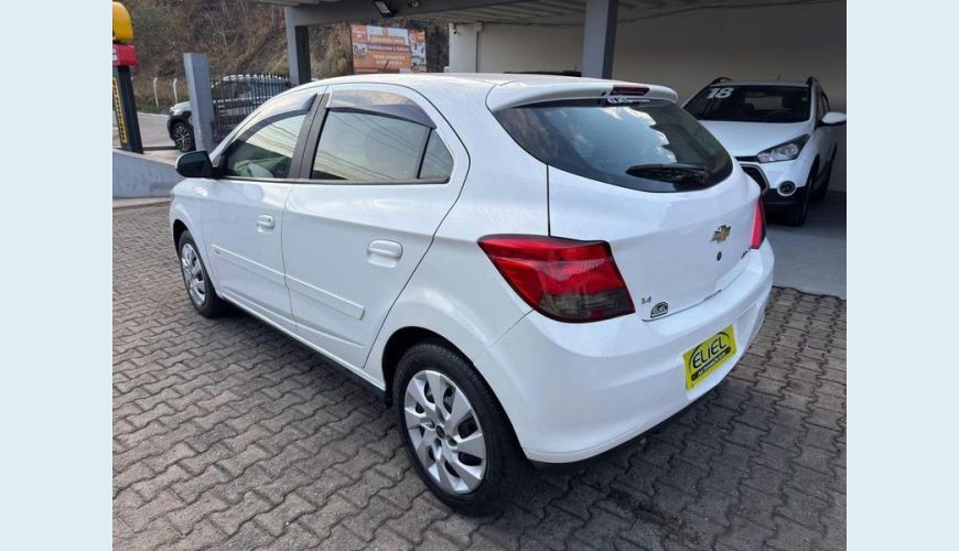 CHEVROLET ONIX 1.4MT LT - BRANCO - 2015 Foto 9 (Grande)