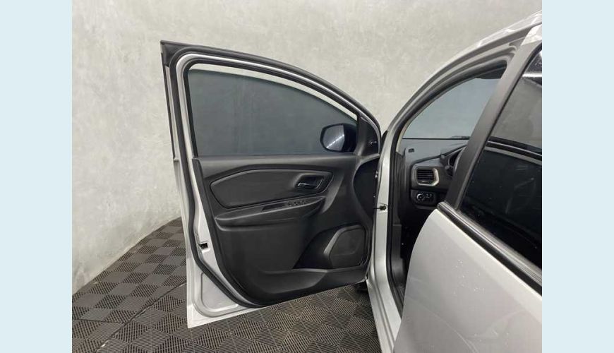 CHEVROLET SPIN LS 1.8 FLEX - PRATA - 2022 Foto 9 (Grande)
