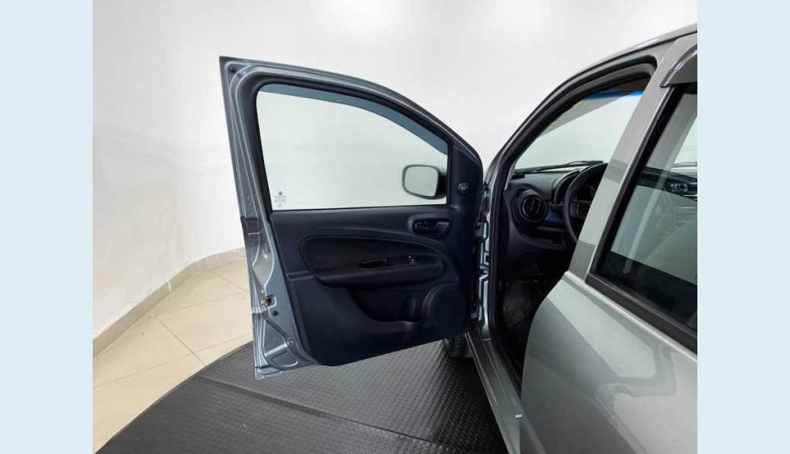 FIAT UNO ATTRACTIVE 1.0 FLEX 4P - CINZA - 2016 Foto 9 (Grande)