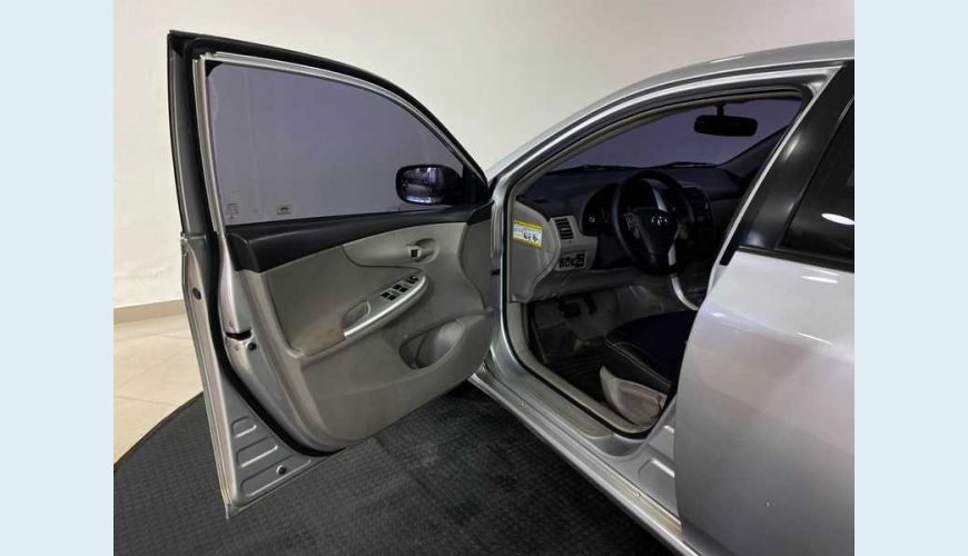 TOYOTA COROLLA SEDAN 1.8 DUAL VVT-I GLI FLEX - PRATA - 2014 Foto 9 (Grande)