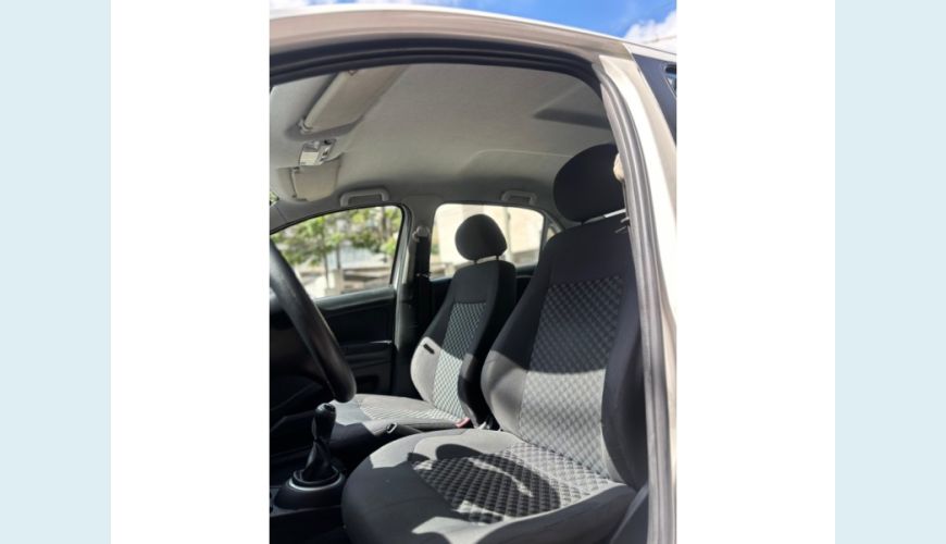 VOLKSWAGEN VOYAGE - BRANCO - 2015 Foto 9 (Grande)