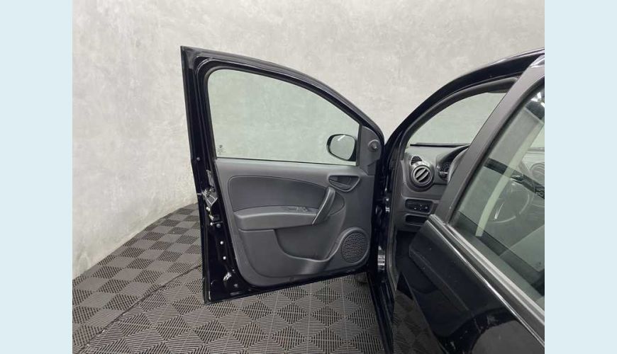FIAT GRAND SIENA 1.4 FLEX - PRETO - 2021 Foto 9 (Grande)