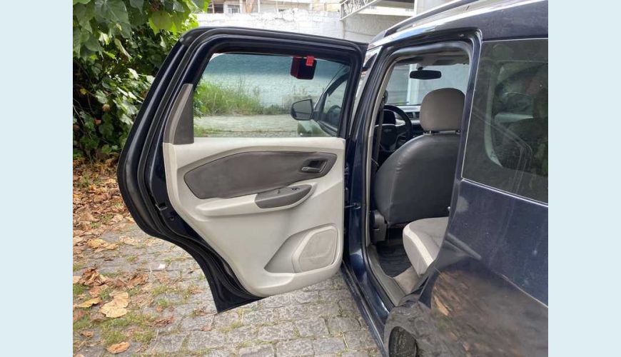 CHEVROLET SPIN LT 5S 1.8 FLEX - AZUL - 2014 Foto 9 (Grande)