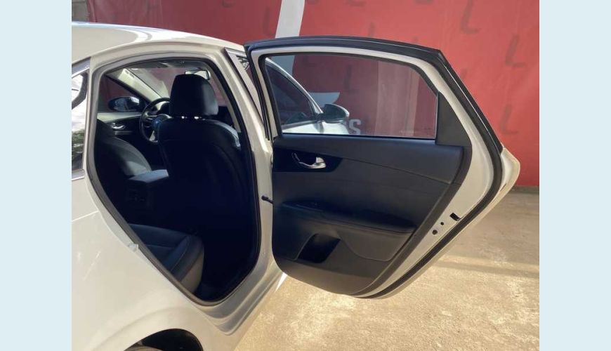 KIA CERATO 2.0 16V SX AUT. FLEX - BRANCO - 2022 Foto 9 (Grande)