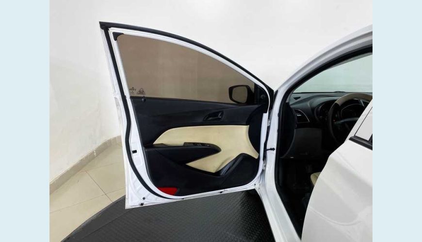 HYUNDAI HB 20S 1.0 COMFORT PLUS FLEX - BRANCO - 2015 Foto 9 (Grande)