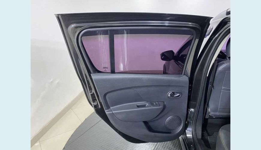 RENAULT SANDERO STEPWAY 1.6 8V FLEX - PRETO - 2017 Foto 9 (Grande)