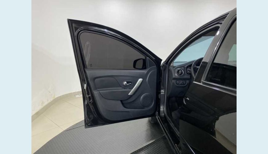RENAULT SANDERO EXPRESSION 1.6 8V FLEX - PRETO - 2016 Foto 9 (Grande)