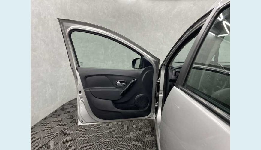 RENAULT SANDERO STEPWAY 1.6 8V FLEX - PRATA - 2017 Foto 9 (Grande)