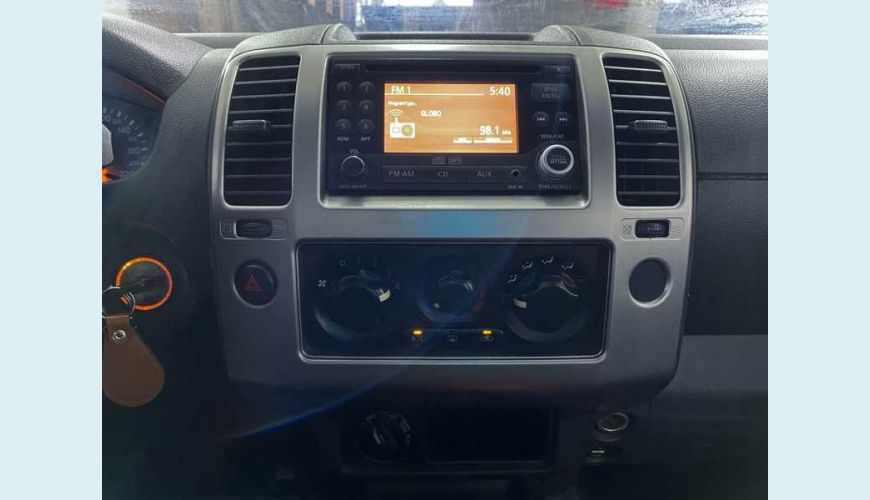 NISSAN FRONTIER XE 4X4 2.5 16V CD - PRETO - 2013 Foto 9 (Grande)