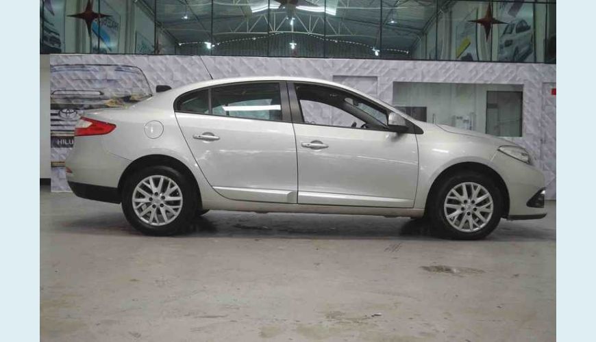 RENAULT FLUENCE 2.0 16V DYNAMIQUE PLUS X-TRONIC FLEX - PRATA - 2016 Foto 9 (Grande)