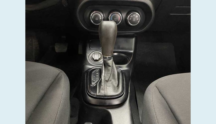 FIAT TORO ENDURANCE 1.8 AT6 FLEX AUT. - PRATA - 2021 Foto 9 (Grande)