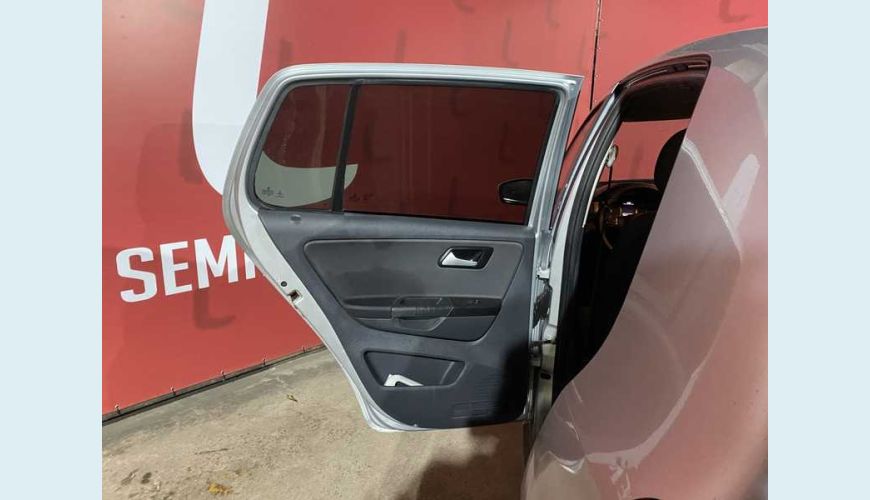 VOLKSWAGEN FOX COMFORTLINE 1.6 MSI FLEX - PRATA - 2015 Foto 9 (Grande)