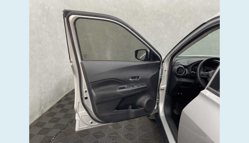 NISSAN KICKS SENSE 1.6 FLEX AUT. - PRATA - 2022 Foto 9 (Grande)