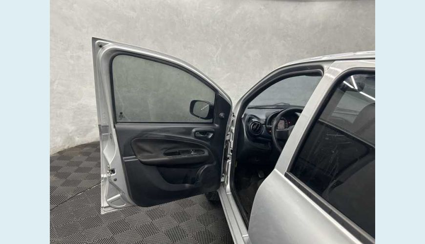 FIAT UNO ATTRACTIVE 1.0 8V FLEX 4P - PRATA - 2020 Foto 9 (Grande)