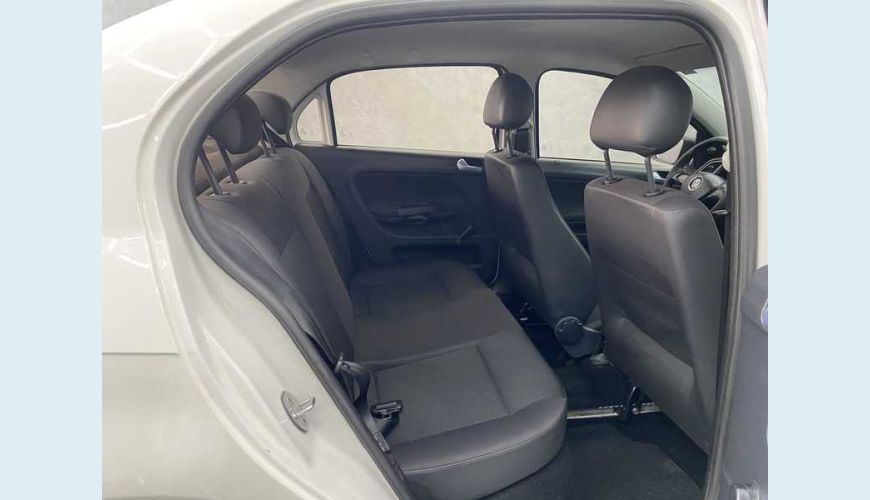VOLKSWAGEN VOYAGE 1.6 TRENDLINE FLEX - BRANCO - 2018 Foto 9 (Grande)
