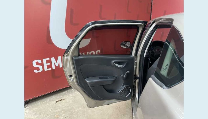 FIAT GRAND SIENA EVO ATTRACTIVE 1.4 8V FLEX - BEGE - 2013 Foto 9 (Grande)