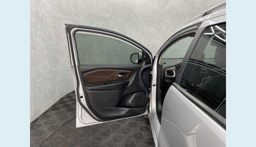 CHEVROLET SPIN PREMIER 7S 1.8 AUT. FLEX - PRATA - 2022 Foto 9 (Grande)