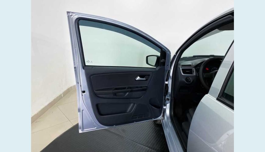 VOLKSWAGEN FOX TRENDLINE 1.0 TEC FLEX - PRATA - 2015 Foto 9 (Grande)