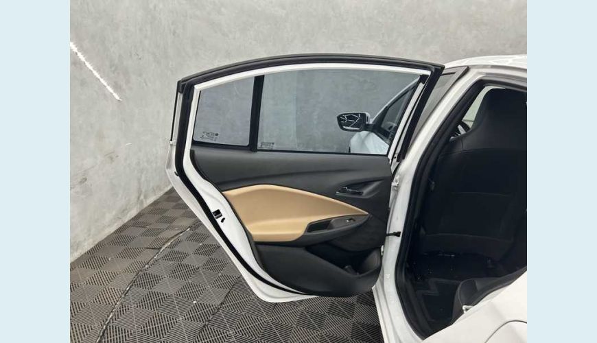 CHEVROLET ONIX PLUS PREMIER 1.0 TURBO (AUT.) - BRANCO - 2023 Foto 9 (Grande)