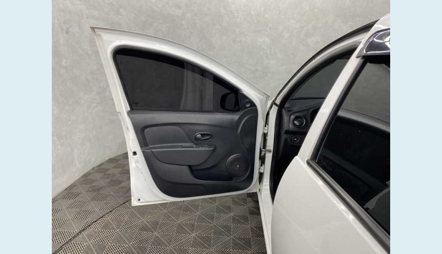 RENAULT LOGAN AUTHENTIQUE 1.0 12V SCE FLEX - BRANCO - 2020 Foto 9 (Grande)