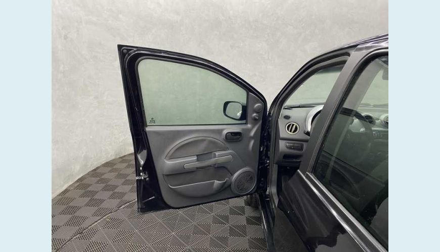 FIAT UNO ATTRACTIVE 1.4 8V FLEX 4P - PRETO - 2011 Foto 9 (Grande)