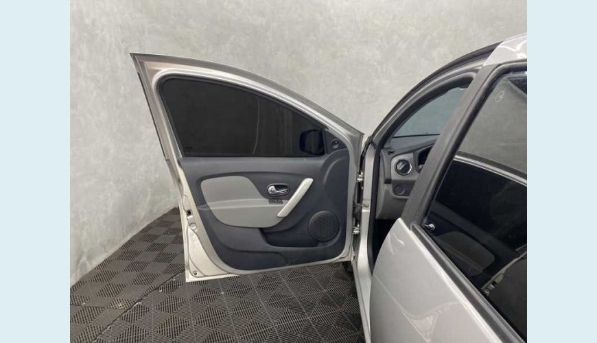 RENAULT SANDERO EXPRESSION 1.0 12V SCE FLEX - BRANCO - 2018 Foto 9 (Grande)