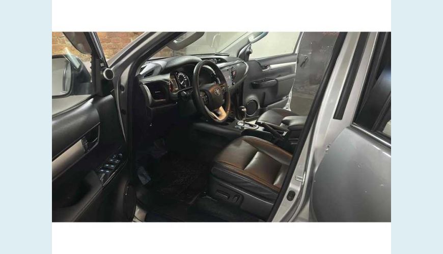 TOYOTA HILUX CD SRX 2.8 TDI CD 4X4 AUT. - PRATA - 2021 Foto 9 (Grande)